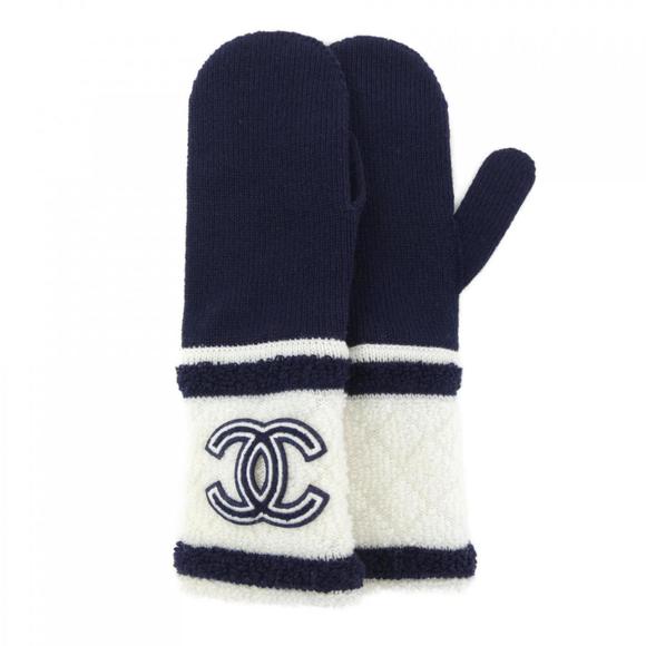 CHANEL White Love Gloves - Picture 1 of 4